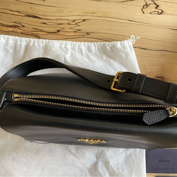 Milano Prada Leather Shoulder Bag with Authentication Card - Picture 11 of 14